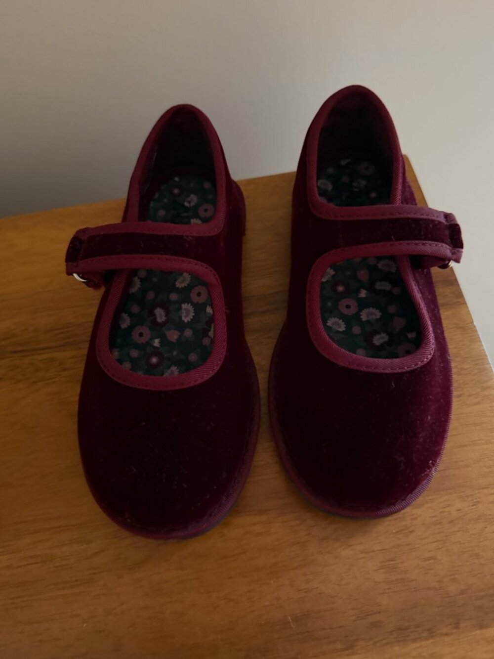 Zara Girls Burgundy Velvet Mary Jane Shoes Size 25